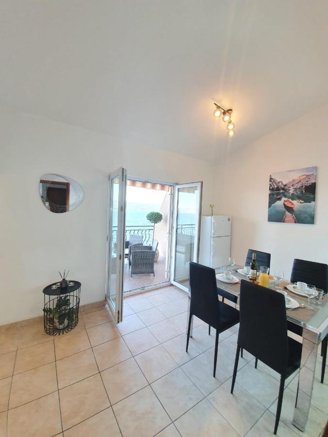 Apartment Zadoda Omiš Esterno foto