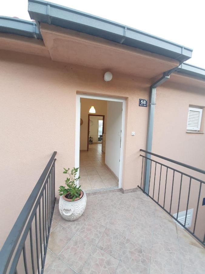 Apartment Zadoda Omiš Esterno foto