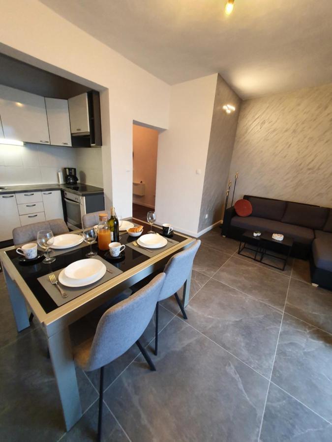 Apartment Zadoda Omiš Esterno foto