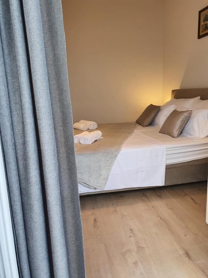 Apartment Zadoda Omiš Esterno foto